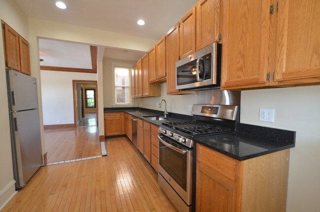5956 N Magnolia Ave, Unit 2N