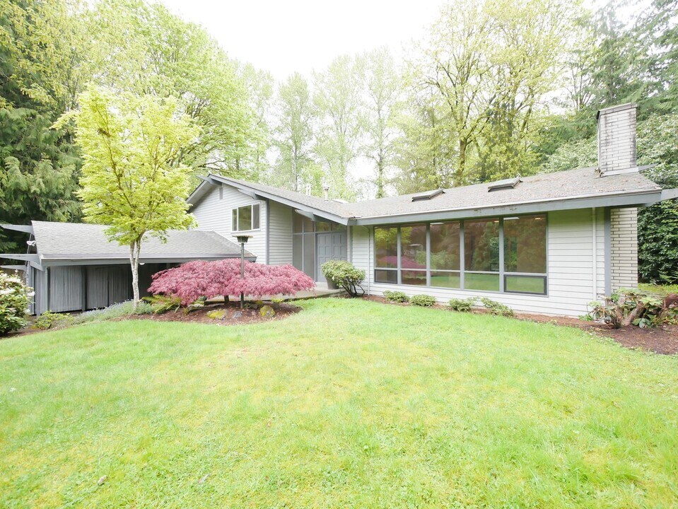 14469 NE 12th Pl in Bellevue, WA - Building Photo