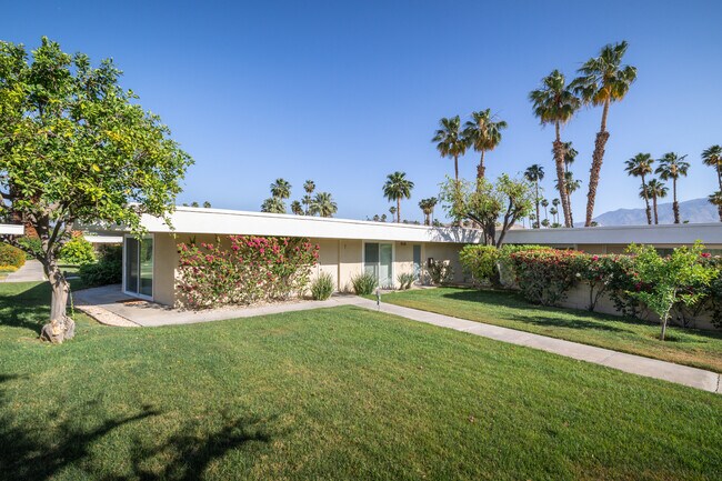 Villa Riviera in Palm Springs, CA - Foto de edificio - Building Photo
