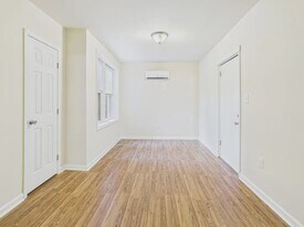 2400 Barton Ave in Richmond, VA - Building Photo