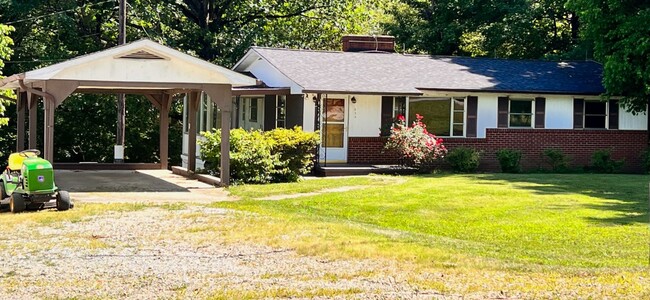 534 Speedway Rd in North Wilkesboro, NC - Foto de edificio - Building Photo