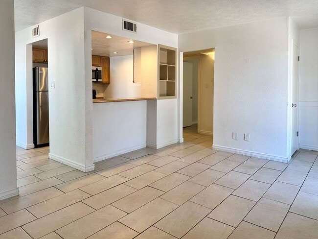 1620 N Wilmot Rd in Tucson, AZ - Building Photo - Building Photo