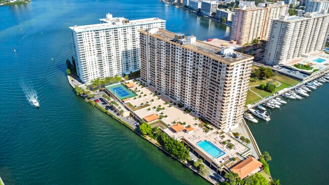 290 174th St in Sunny Isles Beach, FL - Building Photo - Building Photo