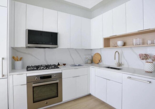 130 Fulton St in New York, NY - Building Photo - Building Photo