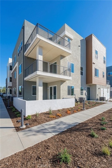 121 Baluster in Irvine, CA - Building Photo - Building Photo