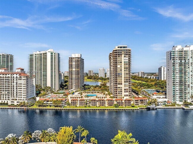 20191 E Country Club Dr, Unit 2202 in Aventura, FL - Foto de edificio - Building Photo