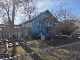 411 E Denver St in Rapid City, SD - Building Photo
