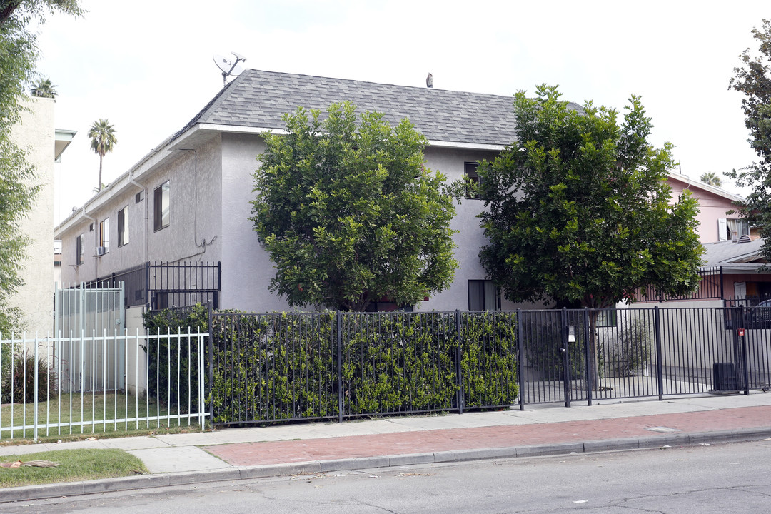 14635 Delano St in Van Nuys, CA - Building Photo