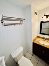 2899 Collins Ave, Unit 1447 in Miami, FL - Foto de edificio - Building Photo