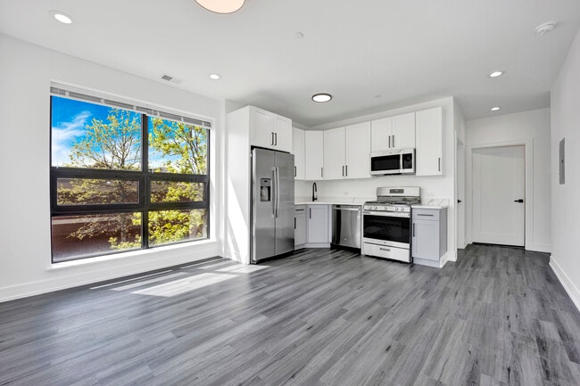 4350 W Lawrence Ave, Unit 408 in Chicago, IL - Building Photo - Building Photo