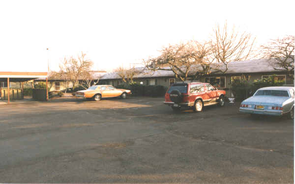 Westwood Apartments in Milwaukie, OR - Building Photo