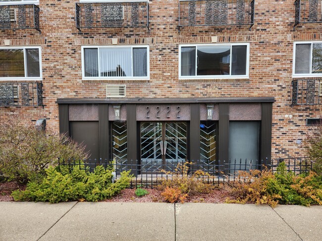 property at 2222 E Belleview Pl