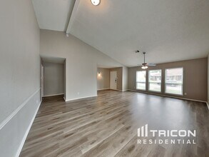 1040 Twin Falls Dr in Desoto, TX - Building Photo - Building Photo
