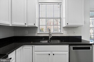 21748 Kings Crossing Terrace in Ashburn, VA - Building Photo - Building Photo