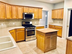 3201 Foothills Trail in Round Rock, TX - Foto de edificio - Building Photo