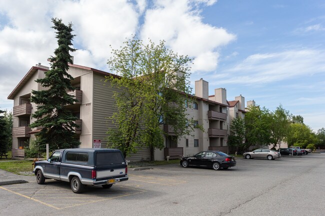 Tudor Park Apartments in Anchorage, AK - Foto de edificio - Building Photo