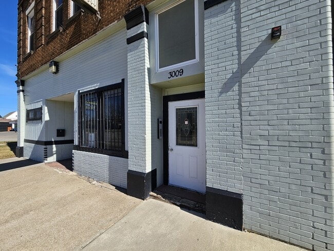 property at 3009 Pearl Ave