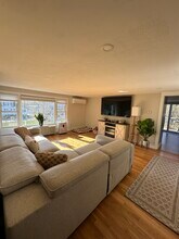 13 Atlantic Ave, Unit 2 in Biddeford, ME - Foto de edificio - Building Photo