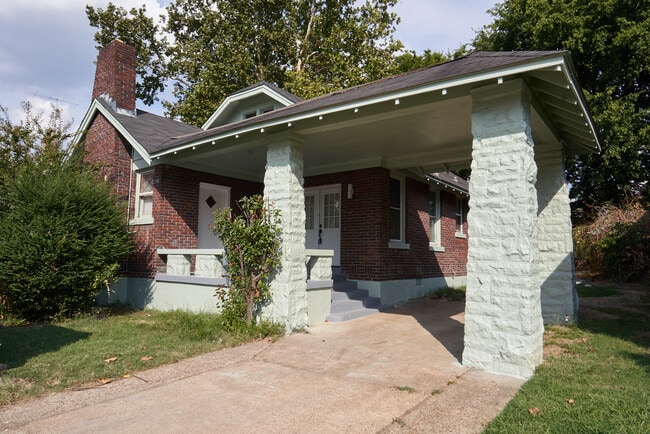 property at 910 N Evergreen St