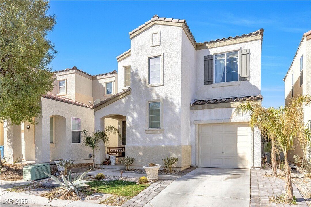 7551 Garden Village Ln in Las Vegas, NV - Foto de edificio