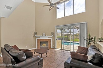 4389 Seabreeze Dr in Jacksonville, FL - Building Photo - Building Photo