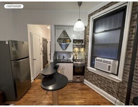 210 E 84th St in New York, NY - Building Photo - Building Photo