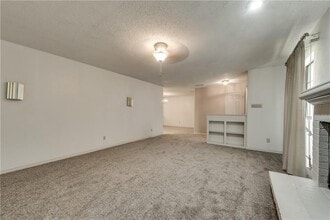 3043 Modella Ave in Dallas, TX - Building Photo - Building Photo
