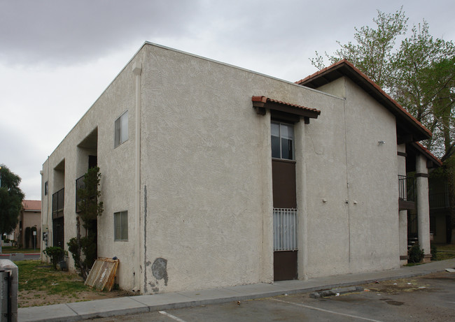 4664 Elk Springs Ave in Las Vegas, NV - Building Photo - Building Photo