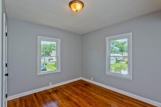518 Kings Hwy-Unit -3rd Floor in West Springfield, MA - Building Photo - Building Photo