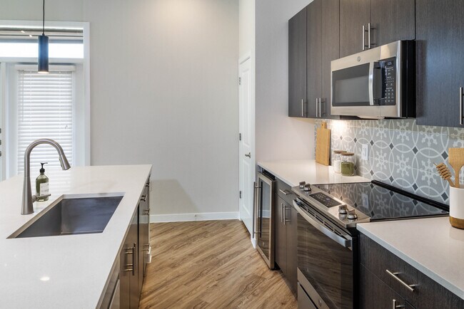 Avalon Townhomes at Bee Cave in Austin, TX - Foto de edificio - Building Photo