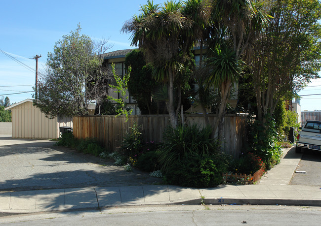 666 Reseda Dr in Sunnyvale, CA - Foto de edificio - Building Photo