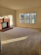 18403 Polynesian Ln in Germantown, MD - Foto de edificio - Building Photo