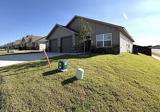 1202 Lexington Dr in Copperas Cove, TX - Foto de edificio - Building Photo