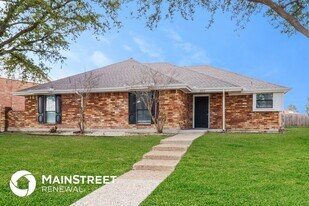 2517 Dove Creek Ln in Carrollton, TX - Building Photo