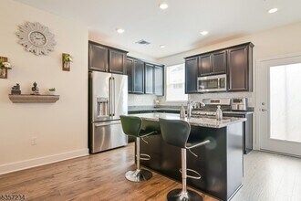 403 Saratoga Ct in Branchburg, NJ - Building Photo - Building Photo