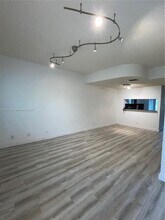207 Mallory Ct in Weston, FL - Building Photo - Building Photo