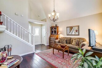 18016 Whispering Gables Ln in Dallas, TX - Building Photo - Building Photo