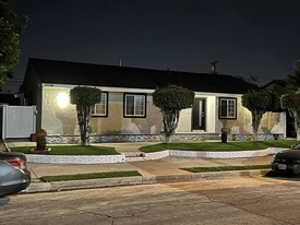 8176 Dale St in Buena Park, CA - Building Photo