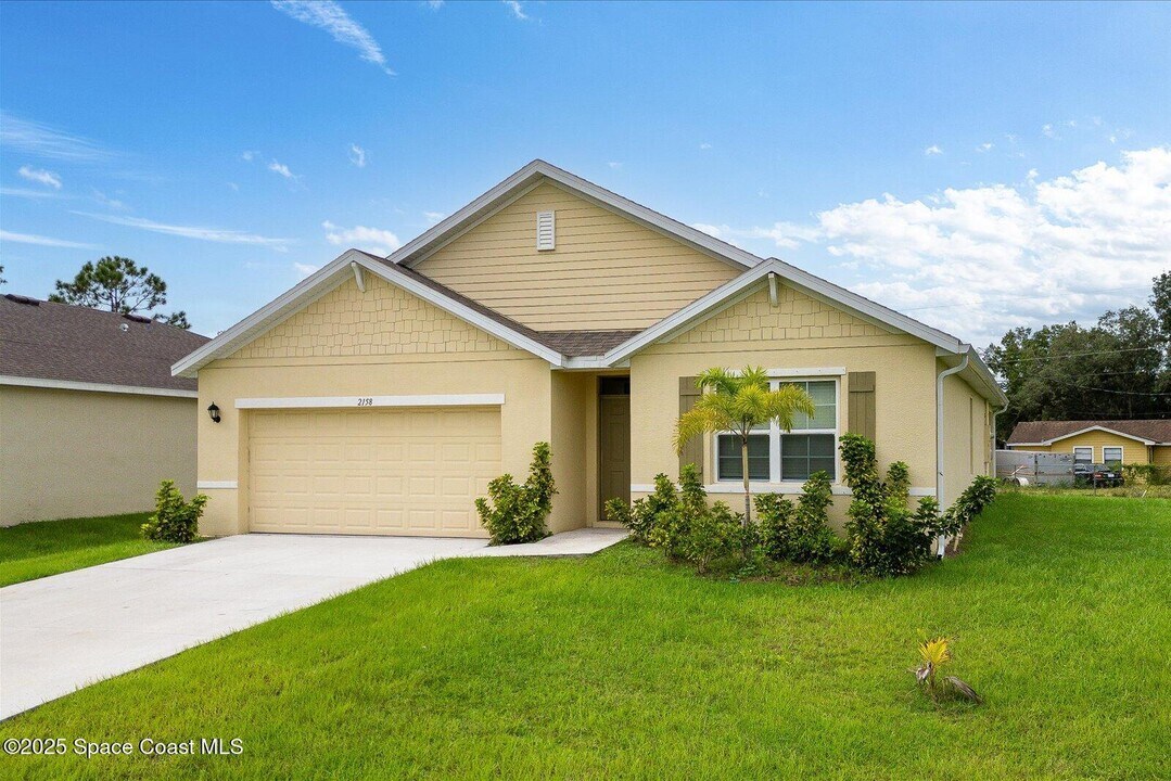 2158 Jupiter Blvd SW in Palm Bay, FL - Building Photo