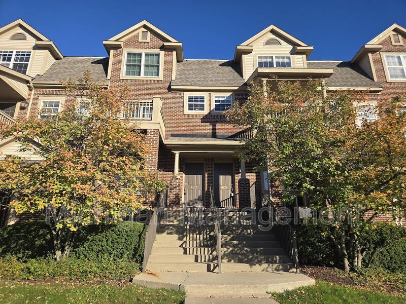 2740 Barclay Way in Ann Arbor, MI - Building Photo