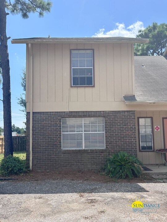 44 Wright Pkwy NW in Fort Walton Beach, FL - Building Photo