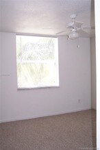 509 E Sheridan St-Unit -2F in Dania Beach, FL - Building Photo - Building Photo