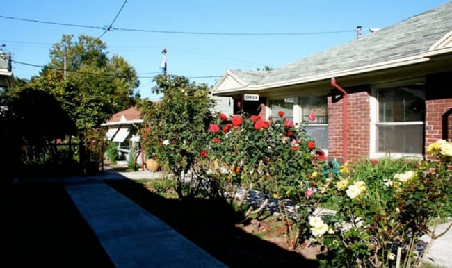 Elysian Gardens Apartments in Portland, OR - Building Photo - Building Photo