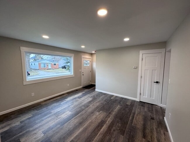 873 E Barrett Ave in Madison Heights, MI - Building Photo - Building Photo