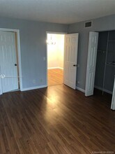 10717 Cleary Blvd in Plantation, FL - Foto de edificio - Building Photo