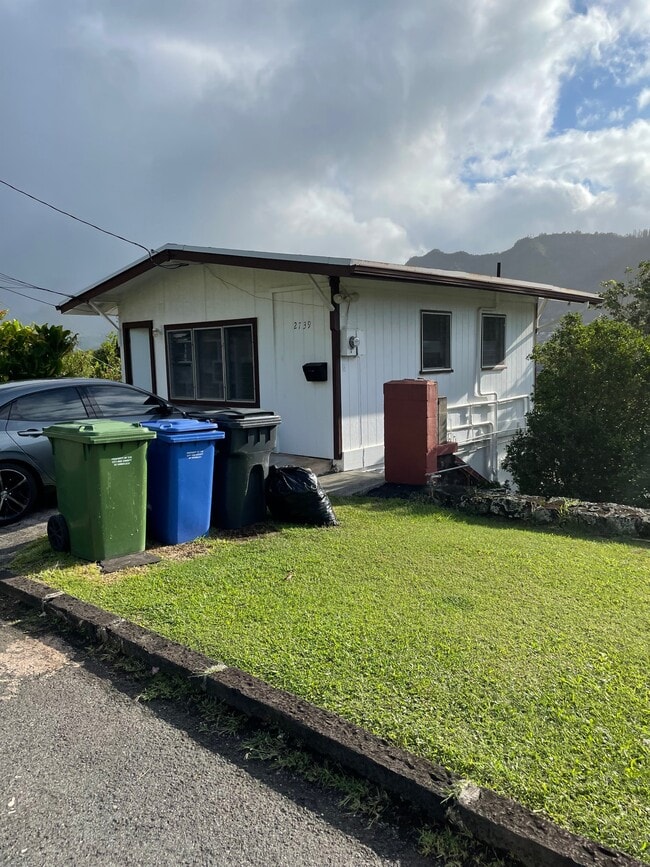 2739 Hillside Ave, Unit D in Honolulu, HI - Foto de edificio - Building Photo