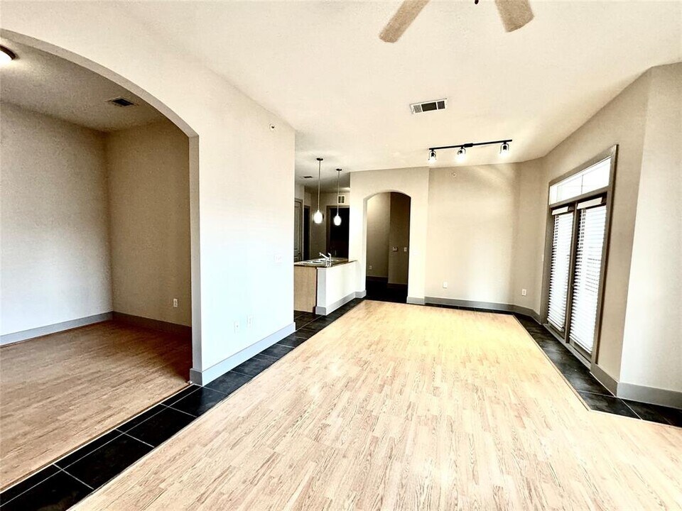 3660 Richmond Ave. in Houston, TX - Building Photo