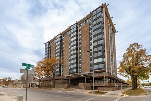 207 5th Ave SW in Rochester, MN - Building Photo