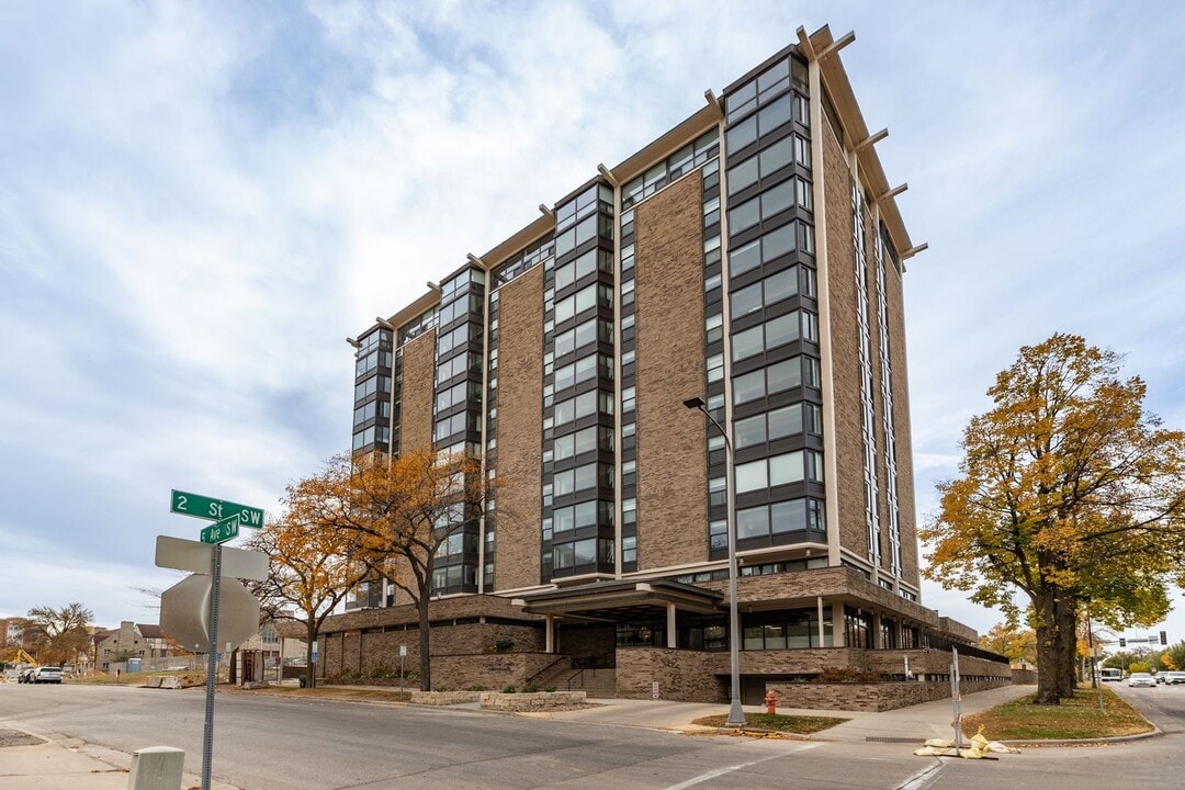 207 5th Ave SW in Rochester, MN - Building Photo