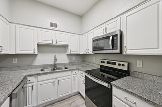 Cornell Apartments in Phoenix, AZ - Foto de edificio - Building Photo